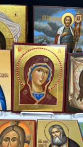 Рукописная икона Пресвятой Богородицы оплечная, натуральные пигменты (Размер 14х18 см)